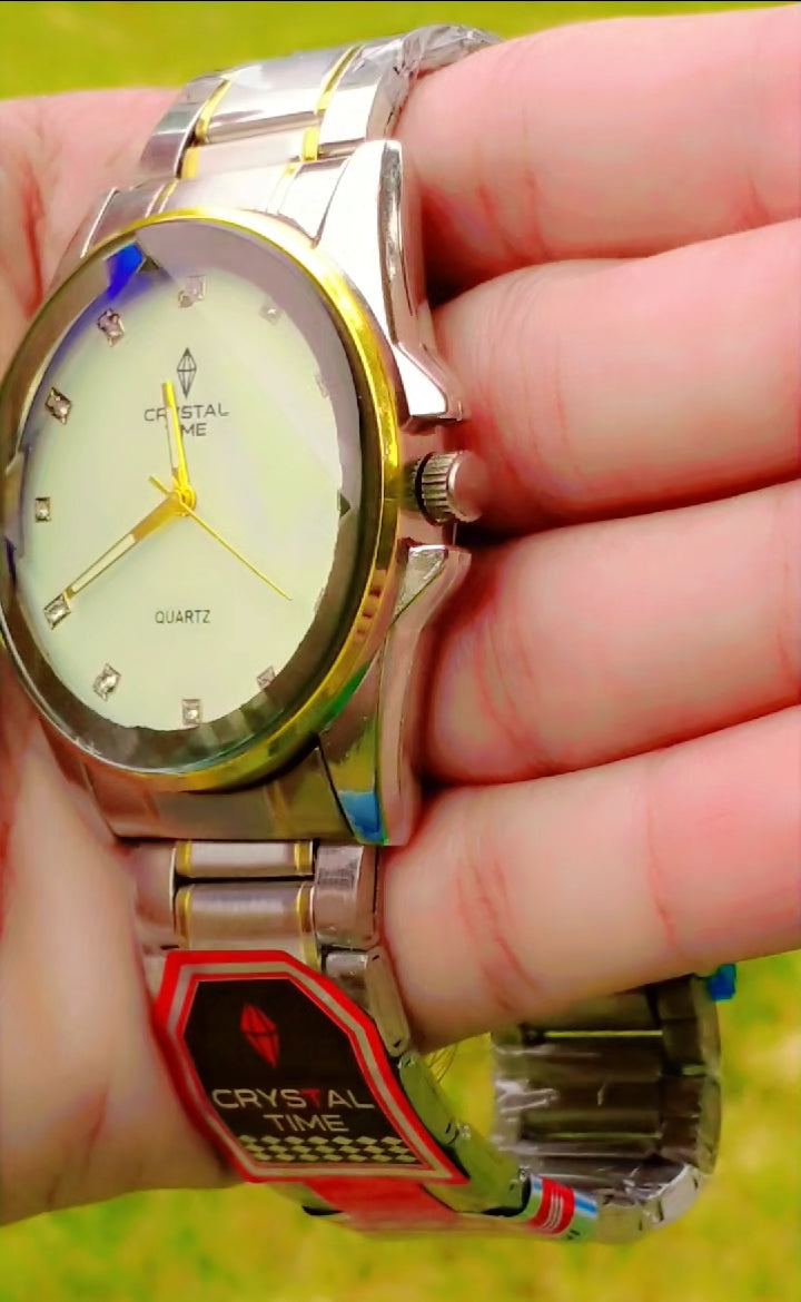 Golden Aura – Luxury Men's Quartz Watch with Crystal Accents