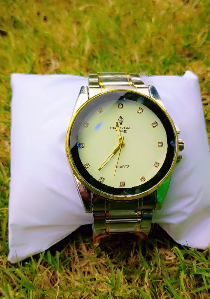 Golden Aura – Luxury Men's Quartz Watch with Crystal Accents